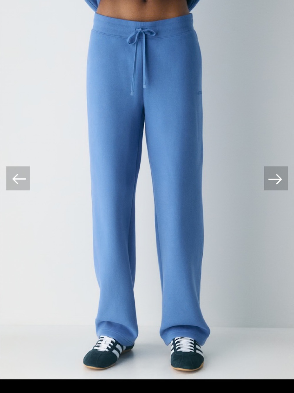 ARITZIA NWT Sweatfleece Perfect Banded
Mid-rise wide leg sweatpants French blue